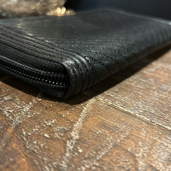 Chanel Auth. Caviar zippy wallet. - Picture 7 of 11